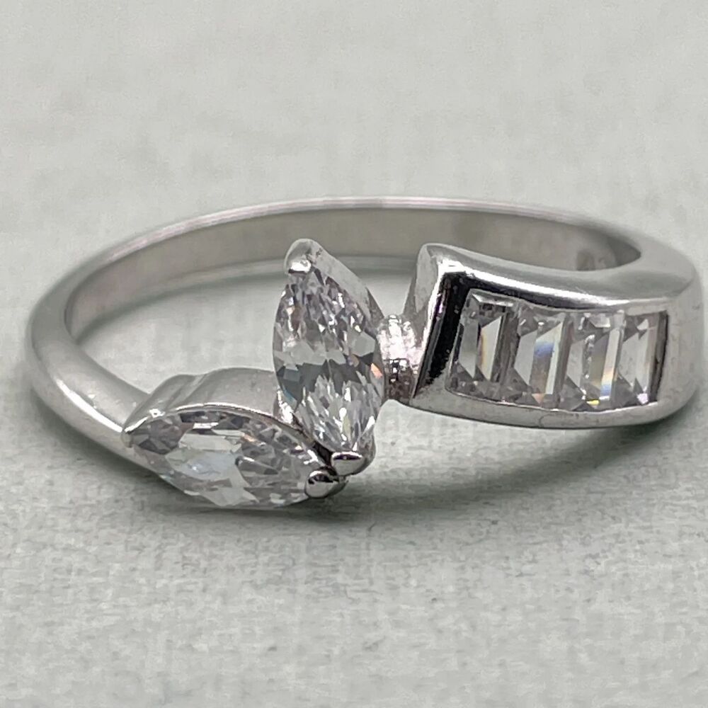 Silver Tone Cubic Zirconia CZ Oval Dual Faceted Cut Promise Woman Ring Size 7.75